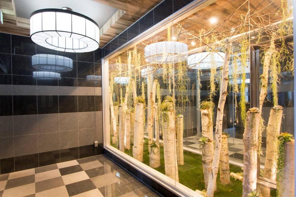 ようこそ札幌へ! 大通公園まで地下鉄10分 定員6名 Firetv完備 1階はセコマ Sapporo Exterior foto
